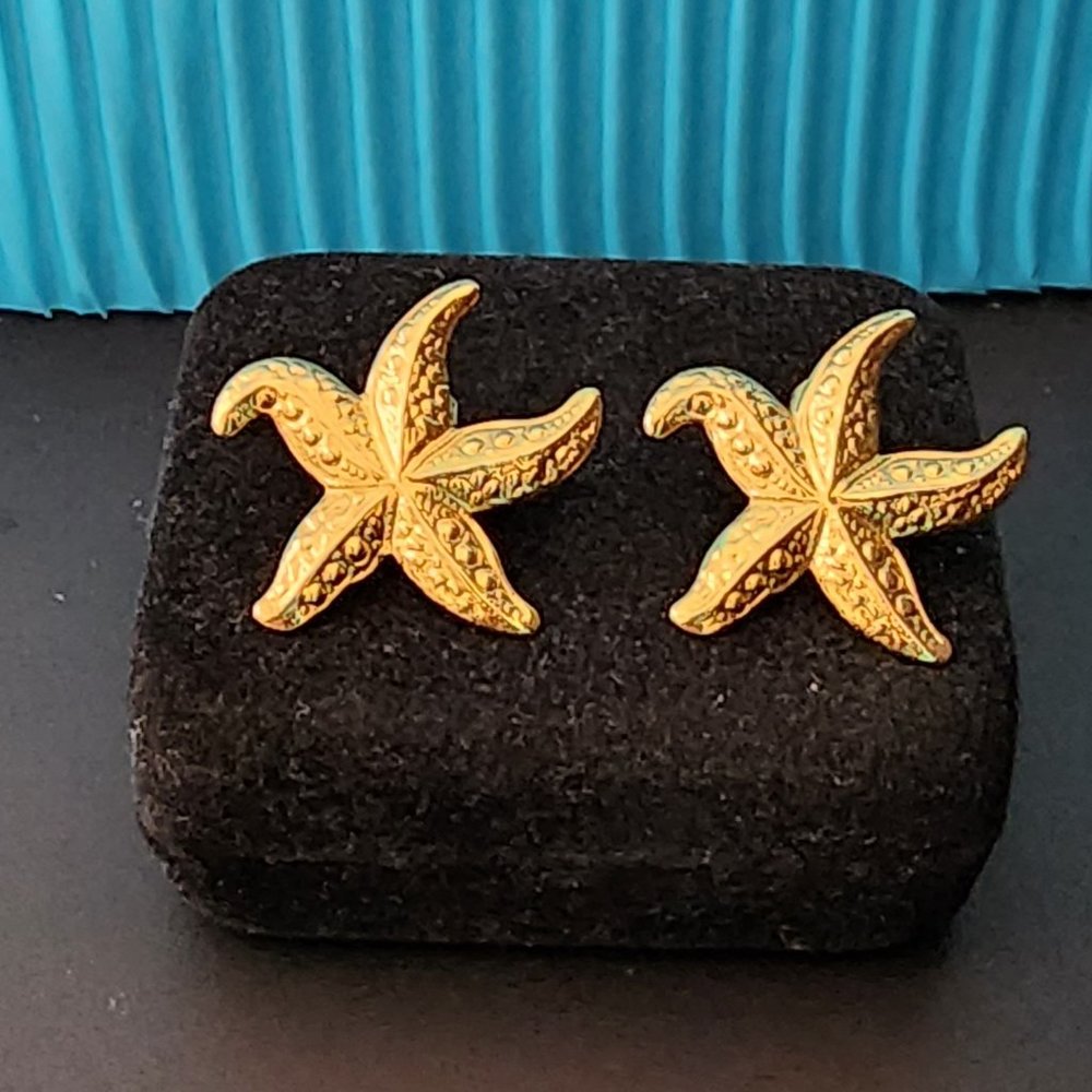 Avon Starfish Pierced Earrings